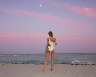 Kimberley Garner feet photo thumbnail
