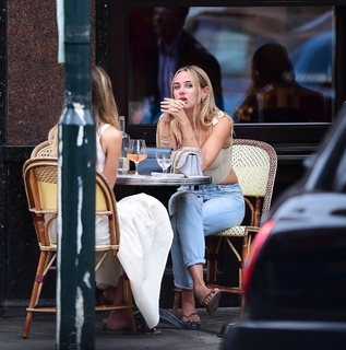 Kimberley Garner feet photo thumbnail
