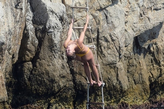 Kimberley Garner feet photo thumbnail
