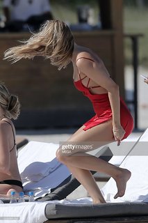 Kimberley Garner feet photo thumbnail