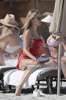 Kimberley Garner feet photo thumbnail
