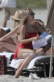 Kimberley Garner feet photo thumbnail