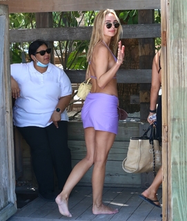 Kimberley Garner feet photo thumbnail