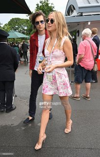 Kimberley Garner feet photo thumbnail