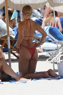 Kimberley Garner feet photo thumbnail