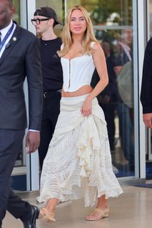 Kimberley Garner feet photo thumbnail
