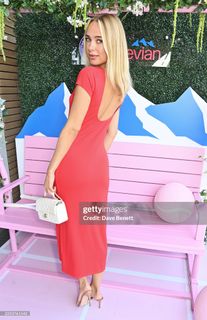 Kimberley Garner feet photo thumbnail