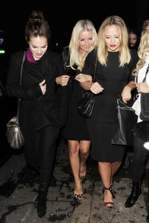 Kimberley Walsh feet photo thumbnail