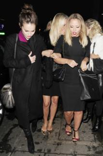 Kimberley Walsh feet photo thumbnail