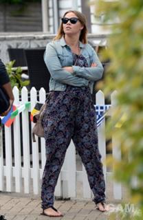 Kimberley Walsh feet photo thumbnail