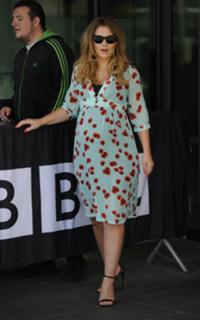 Kimberley Walsh feet photo thumbnail