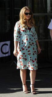 Kimberley Walsh feet photo thumbnail