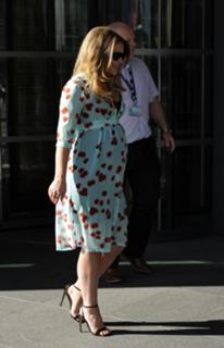 Kimberley Walsh feet photo thumbnail