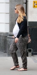 Kimberley Walsh feet photo thumbnail