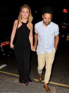 Kimberley Walsh feet photo thumbnail
