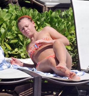 Kimberley Walsh feet photo thumbnail