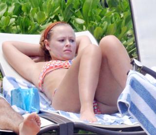 Kimberley Walsh feet photo thumbnail