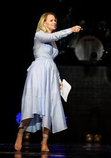 Kimberley Walsh feet photo thumbnail