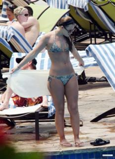 Kimberley Walsh feet photo thumbnail