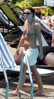 Kimberley Walsh feet photo thumbnail