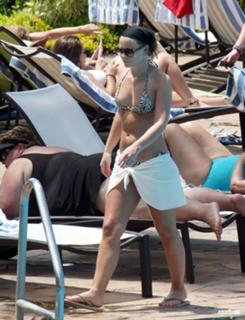 Kimberley Walsh feet photo thumbnail