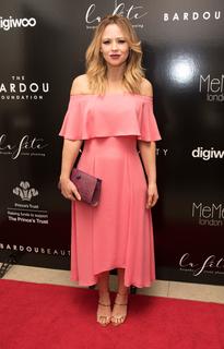 Kimberley Walsh feet photo thumbnail