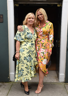 Kimberley Walsh feet photo thumbnail