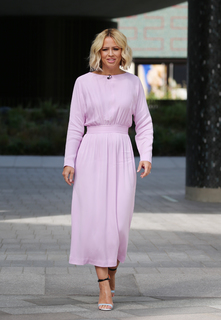 Kimberley Walsh feet photo thumbnail