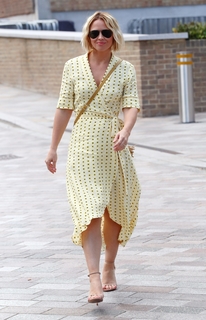 Kimberley Walsh feet photo thumbnail