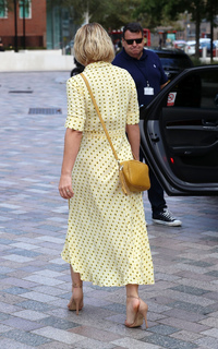 Kimberley Walsh feet photo thumbnail