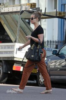 Kimberley Walsh feet photo thumbnail