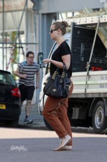 Kimberley Walsh feet photo thumbnail