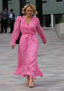 Kimberley Walsh feet photo thumbnail