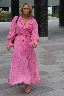 Kimberley Walsh feet photo thumbnail