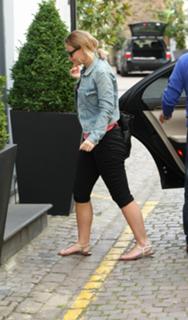 Kimberley Walsh feet photo thumbnail