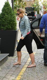 Kimberley Walsh feet photo thumbnail