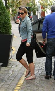 Kimberley Walsh feet photo thumbnail