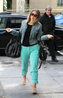 Kimberley Walsh feet photo thumbnail