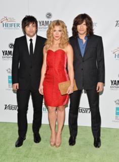 Kimberly Perry feet photo thumbnail