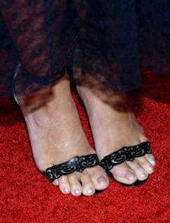 Kimberly Perry feet photo thumbnail