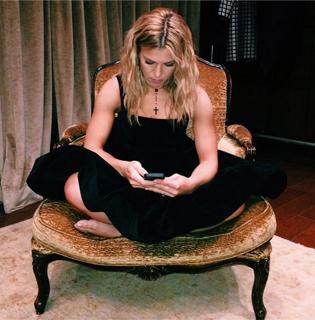Kimberly Perry feet photo thumbnail