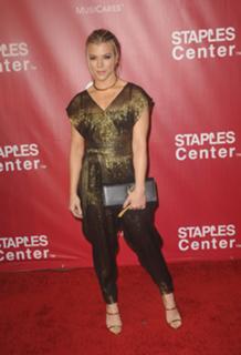 Kimberly Perry feet photo thumbnail