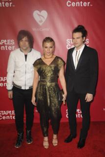 Kimberly Perry feet photo thumbnail