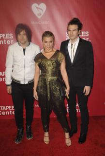 Kimberly Perry feet photo thumbnail