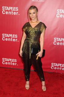 Kimberly Perry feet photo thumbnail