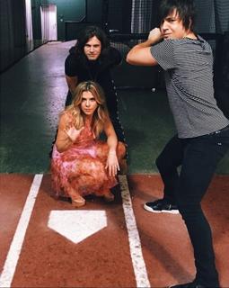 Kimberly Perry feet photo thumbnail