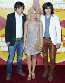 Kimberly Perry feet photo thumbnail