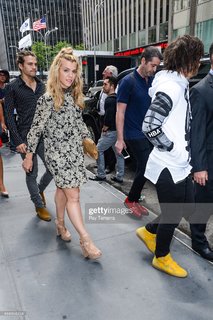 Kimberly Perry feet photo thumbnail
