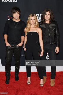 Kimberly Perry feet photo thumbnail