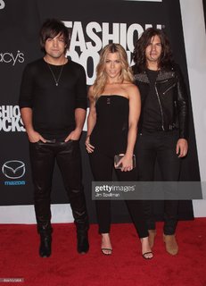 Kimberly Perry feet photo thumbnail